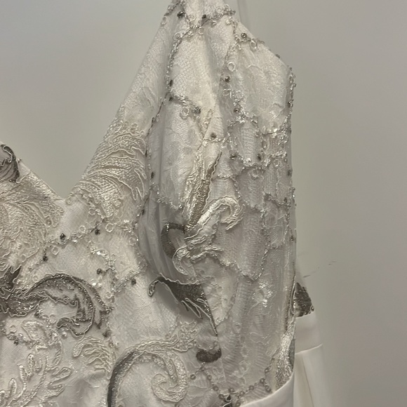 Le Chateau Wedding/Rehearsal Dress - Picture 4 of 8